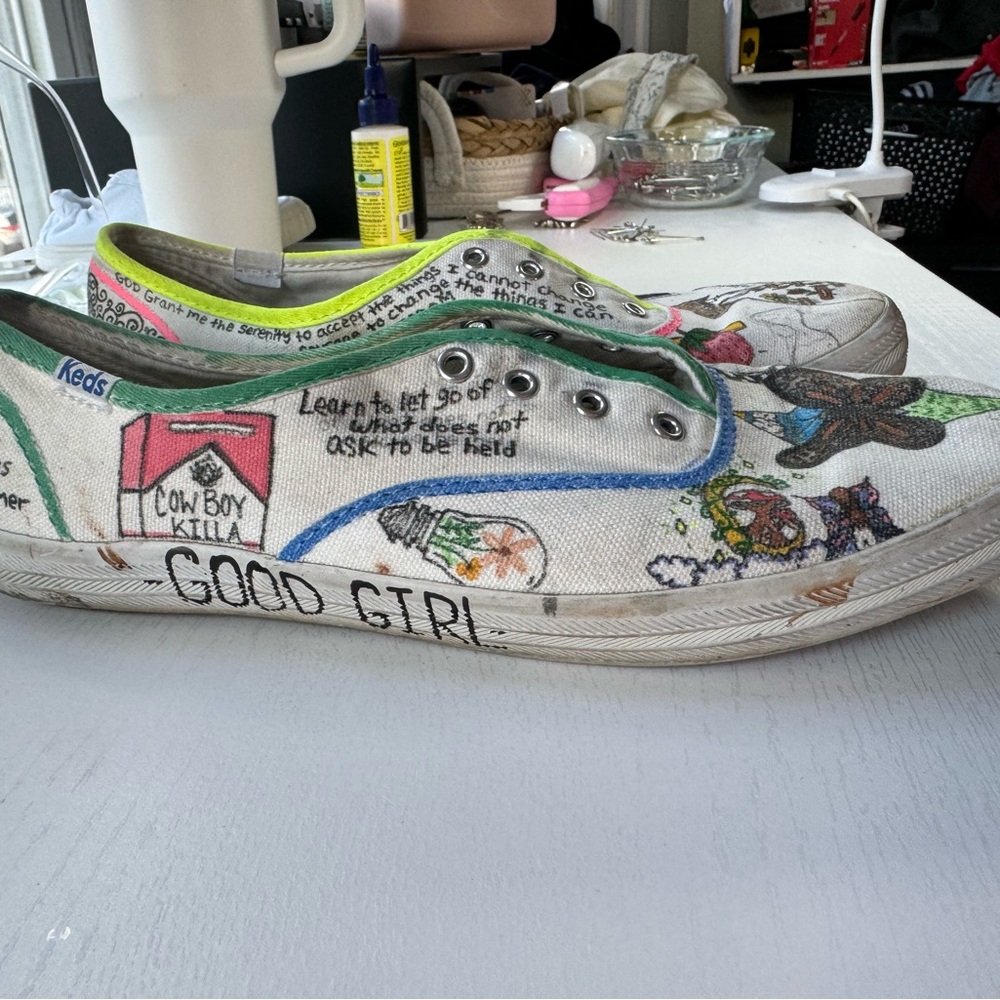 Doodle canvas sneaker